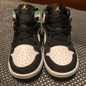 Jordan 1 Mid 6C